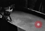 Standbild Stahlarbeiter und Stahlwerk Youngstown Ohio USA, 1944, aus Sekunde 25 historischem Filmmaterial Videoclip 65675051762
