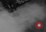 Standbild Stahlarbeiter und Stahlwerk Youngstown Ohio USA, 1944, aus Sekunde 28 historischem Filmmaterial Videoclip 65675051762
