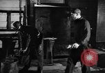 Standbild Stahlarbeiter und Stahlwerk Youngstown Ohio USA, 1944, aus Sekunde 32 historischem Filmmaterial Videoclip 65675051762