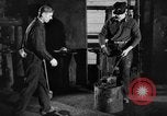 Standbild Stahlarbeiter und Stahlwerk Youngstown Ohio USA, 1944, aus Sekunde 37 historischem Filmmaterial Videoclip 65675051762