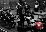 Standbild Stahlarbeiter und Stahlwerk Youngstown Ohio USA, 1944, aus Sekunde 60 historischem Filmmaterial Videoclip 65675051762