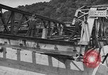 Immagine di WPA per la costruzione di ponti di Pietroburgo West Virginia Petersburg Virginia USA, 1937, secondo 25 filmato di repertorio 65675051769