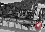 Immagine di WPA per la costruzione di ponti di Pietroburgo West Virginia Petersburg Virginia USA, 1937, secondo 27 filmato di repertorio 65675051769