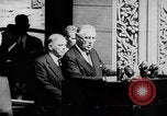 Standbild Präsident Franklin D Roosevelt in den Schritten des Parlaments Ottawa Kanada, 1943, aus Sekunde 19 historischem Filmmaterial Videoclip 65675051794