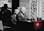 Standbild Präsident Franklin D Roosevelt in den Schritten des Parlaments Ottawa Kanada, 1943, aus Sekunde 22 historischem Filmmaterial Videoclip 65675051794