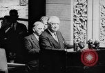 Standbild Präsident Franklin D Roosevelt in den Schritten des Parlaments Ottawa Kanada, 1943, aus Sekunde 24 historischem Filmmaterial Videoclip 65675051794
