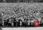 Standbild Präsident Franklin D Roosevelt in den Schritten des Parlaments Ottawa Kanada, 1943, aus Sekunde 25 historischem Filmmaterial Videoclip 65675051794