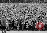 Standbild Präsident Franklin D Roosevelt in den Schritten des Parlaments Ottawa Kanada, 1943, aus Sekunde 26 historischem Filmmaterial Videoclip 65675051794