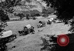 Immagine di Cavallo e carri coperti United States USA, 1918, secondo 7 filmato di repertorio 65675051805