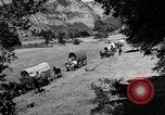 Immagine di Cavallo e carri coperti United States USA, 1918, secondo 12 filmato di repertorio 65675051805
