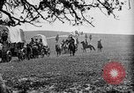 Immagine di Cavallo e carri coperti United States USA, 1918, secondo 18 filmato di repertorio 65675051805