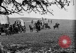 Immagine di Cavallo e carri coperti United States USA, 1918, secondo 19 filmato di repertorio 65675051805