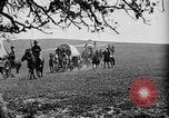 Immagine di Cavallo e carri coperti United States USA, 1918, secondo 24 filmato di repertorio 65675051805