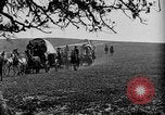 Immagine di Cavallo e carri coperti United States USA, 1918, secondo 27 filmato di repertorio 65675051805