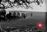 Immagine di Cavallo e carri coperti United States USA, 1918, secondo 32 filmato di repertorio 65675051805