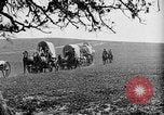 Immagine di Cavallo e carri coperti United States USA, 1918, secondo 39 filmato di repertorio 65675051805