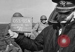 Standbild Lieutenant Ralph Adams an Bord LST im Englischen Kanal, 1944, aus Sekunde 4 historischem Filmmaterial Videoclip 65675051825