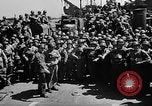 Standbild Lieutenant Ralph Adams an Bord LST im Englischen Kanal, 1944, aus Sekunde 39 historischem Filmmaterial Videoclip 65675051825