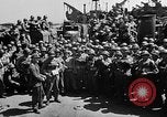 Standbild Lieutenant Ralph Adams an Bord LST im Englischen Kanal, 1944, aus Sekunde 43 historischem Filmmaterial Videoclip 65675051825