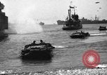 Standbild USA sailor Saint Raphael Frankreich, 1944, aus Sekunde 21 historischem Filmmaterial Videoclip 65675051850
