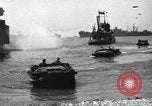 Standbild USA sailor Saint Raphael Frankreich, 1944, aus Sekunde 23 historischem Filmmaterial Videoclip 65675051850