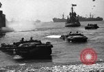 Standbild USA sailor Saint Raphael Frankreich, 1944, aus Sekunde 33 historischem Filmmaterial Videoclip 65675051850
