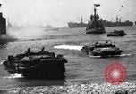 Standbild USA sailor Saint Raphael Frankreich, 1944, aus Sekunde 35 historischem Filmmaterial Videoclip 65675051850