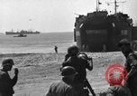 Standbild USA sailor Saint Raphael Frankreich, 1944, aus Sekunde 61 historischem Filmmaterial Videoclip 65675051850