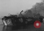 Image bombardé LST Saint Raphael France, 1944, de la seconde 10 séquences d'archives historiques vidéo 65675051853