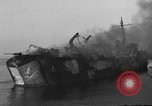 Image bombardé LST Saint Raphael France, 1944, de la seconde 17 séquences d'archives historiques vidéo 65675051853