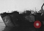 Image bombardé LST Saint Raphael France, 1944, de la seconde 27 séquences d'archives historiques vidéo 65675051853
