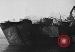 Image bombardé LST Saint Raphael France, 1944, de la seconde 28 séquences d'archives historiques vidéo 65675051853