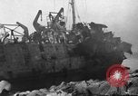 Image bombardé LST Saint Raphael France, 1944, de la seconde 37 séquences d'archives historiques vidéo 65675051853