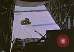Standbild C-130 Low Altitude Parachute Extraction United States USA, 1965, aus Sekunde 4 historischem Filmmaterial Videoclip 65675051879
