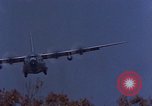 Standbild C-130 Low Altitude Parachute Extraction United States USA, 1965, aus Sekunde 23 historischem Filmmaterial Videoclip 65675051879