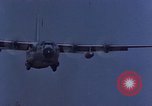 Standbild C-130 Low Altitude Parachute Extraction United States USA, 1965, aus Sekunde 27 historischem Filmmaterial Videoclip 65675051879