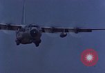 Standbild C-130 Low Altitude Parachute Extraction United States USA, 1965, aus Sekunde 28 historischem Filmmaterial Videoclip 65675051879