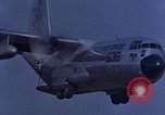 Standbild C-130 Low Altitude Parachute Extraction United States USA, 1965, aus Sekunde 34 historischem Filmmaterial Videoclip 65675051879