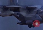 Standbild C-130 Low Altitude Parachute Extraction United States USA, 1965, aus Sekunde 36 historischem Filmmaterial Videoclip 65675051879