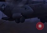 Standbild C-130 Low Altitude Parachute Extraction United States USA, 1965, aus Sekunde 50 historischem Filmmaterial Videoclip 65675051879