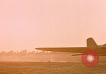 Image aéronefs C 47s Chartres France, 1945, de la seconde 3 séquences d'archives historiques vidéo 65675051883