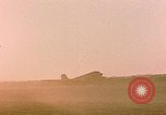 Image aéronefs C 47s Chartres France, 1945, de la seconde 6 séquences d'archives historiques vidéo 65675051883