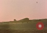 Image aéronefs C 47s Chartres France, 1945, de la seconde 8 séquences d'archives historiques vidéo 65675051883