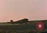 Image aéronefs C 47s Chartres France, 1945, de la seconde 9 séquences d'archives historiques vidéo 65675051883