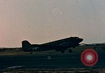 Image aéronefs C 47s Chartres France, 1945, de la seconde 11 séquences d'archives historiques vidéo 65675051883