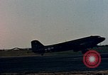 Image aéronefs C 47s Chartres France, 1945, de la seconde 12 séquences d'archives historiques vidéo 65675051883
