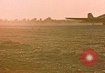 Image aéronefs C 47s Chartres France, 1945, de la seconde 17 séquences d'archives historiques vidéo 65675051883