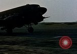 Image aéronefs C 47s Chartres France, 1945, de la seconde 23 séquences d'archives historiques vidéo 65675051883
