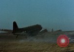 Image aéronefs C 47s Chartres France, 1945, de la seconde 26 séquences d'archives historiques vidéo 65675051883