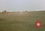 Image aéronefs C 47s Chartres France, 1945, de la seconde 27 séquences d'archives historiques vidéo 65675051883
